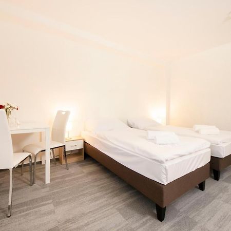 Hotel Blue Apartment Братислава Екстериор снимка