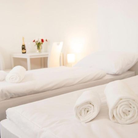 Hotel Blue Apartment Братислава Екстериор снимка