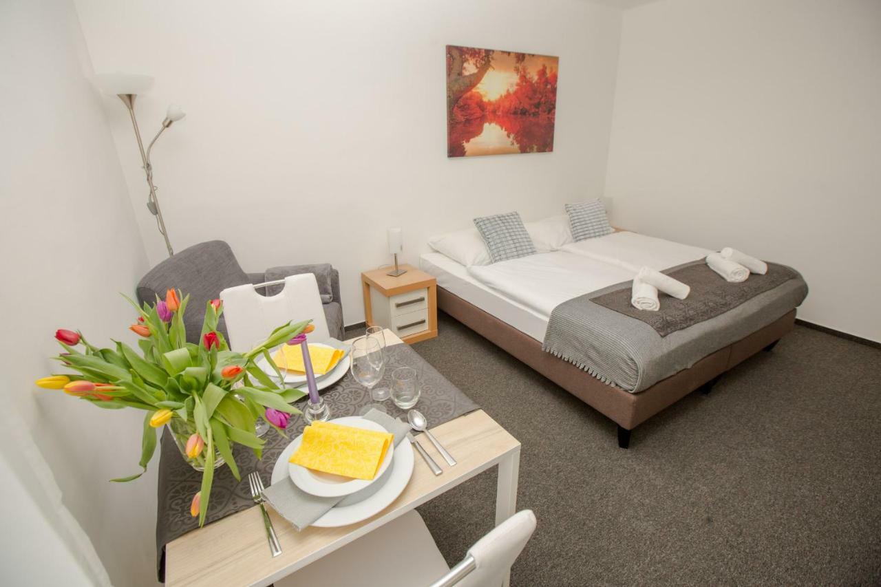Hotel Blue Apartment Братислава Екстериор снимка