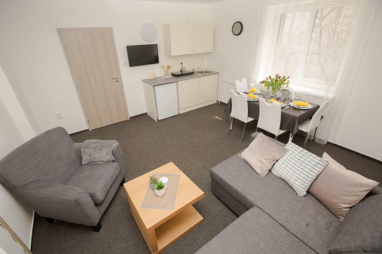 Hotel Blue Apartment Братислава Екстериор снимка
