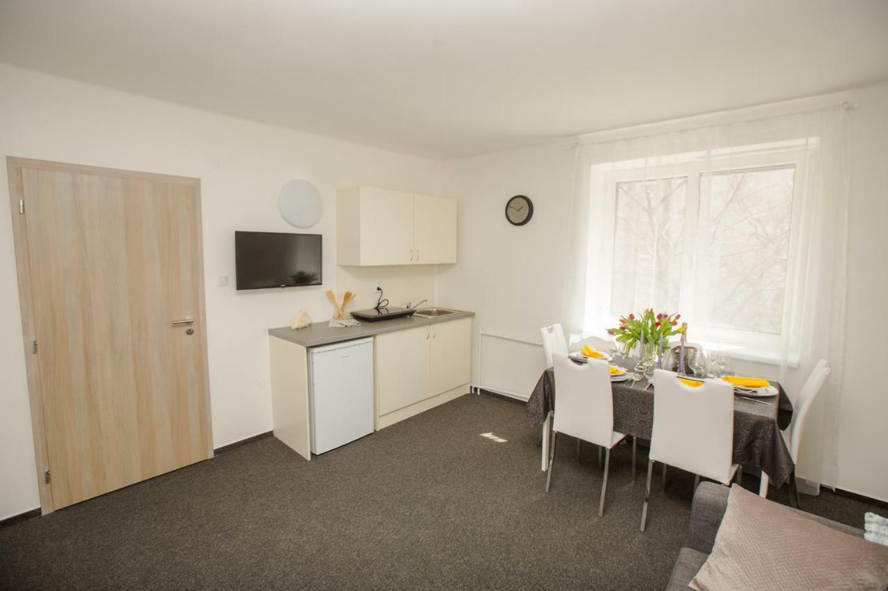 Hotel Blue Apartment Братислава Екстериор снимка