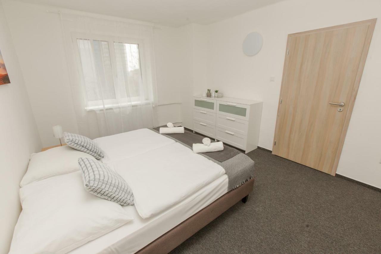 Hotel Blue Apartment Братислава Екстериор снимка
