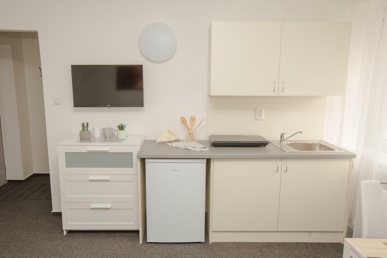 Hotel Blue Apartment Братислава Екстериор снимка