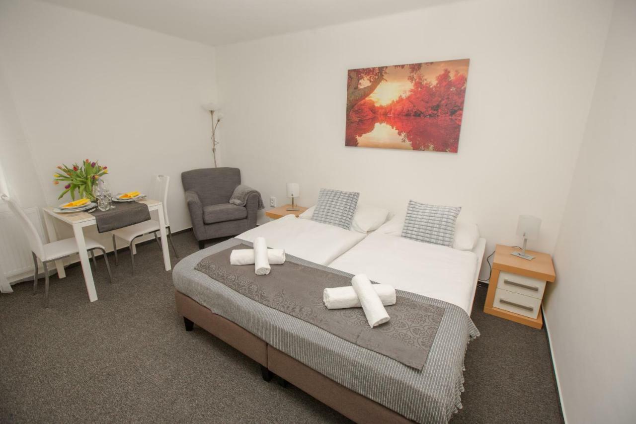 Hotel Blue Apartment Братислава Екстериор снимка
