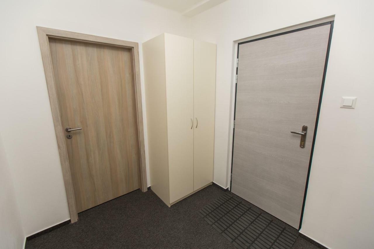Hotel Blue Apartment Братислава Екстериор снимка