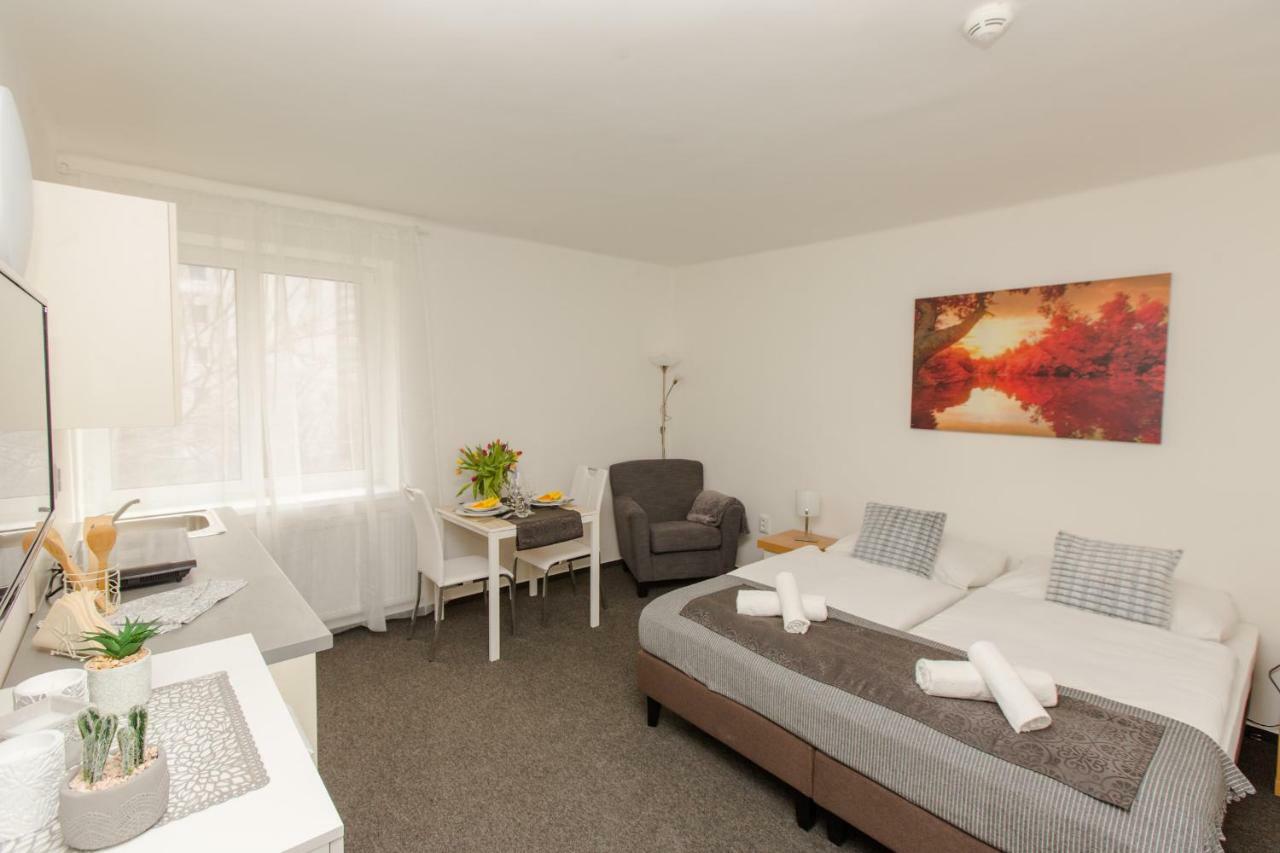 Hotel Blue Apartment Братислава Екстериор снимка