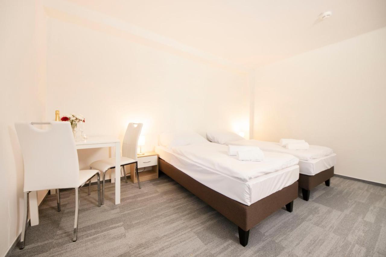 Hotel Blue Apartment Братислава Екстериор снимка