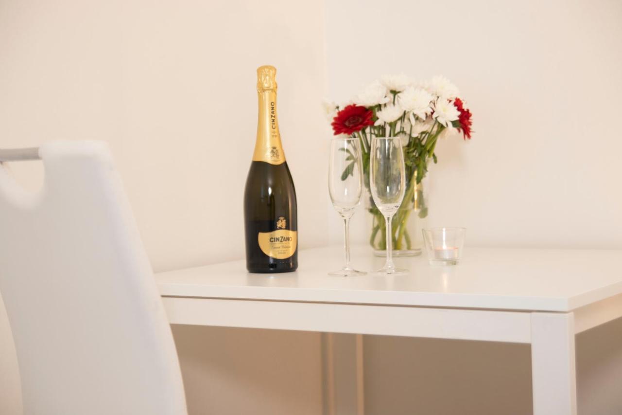 Hotel Blue Apartment Братислава Екстериор снимка