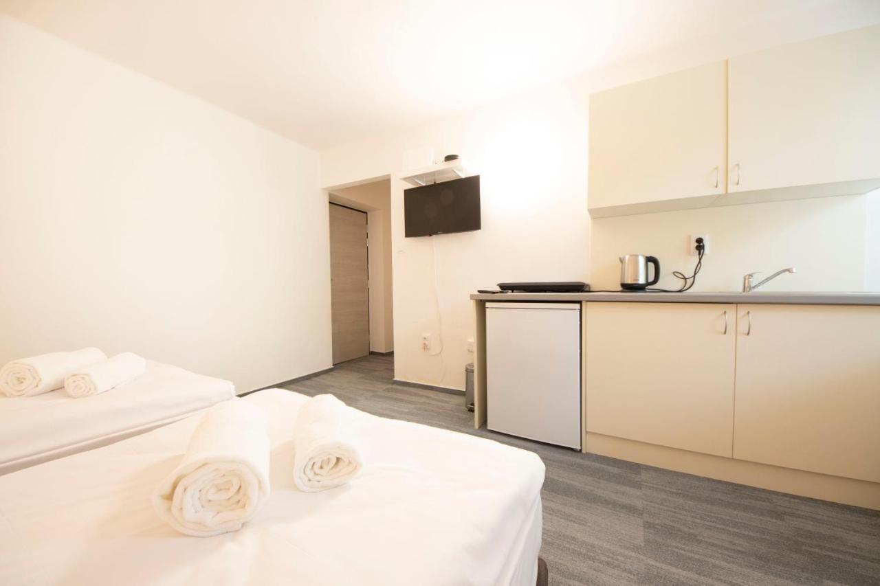 Hotel Blue Apartment Братислава Екстериор снимка